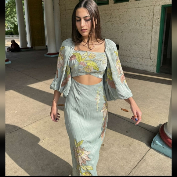 Embroidered dress - Picture 3 of 8